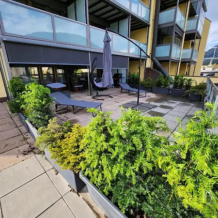 Fuer 4 Pers Neben Talstation Parsennbahn Und Buenda Skilift Private Dachterrasse アパート